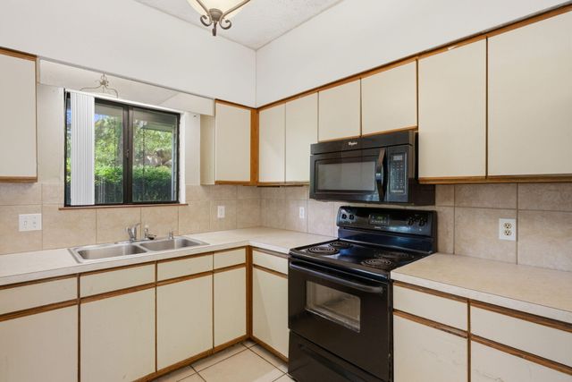 2725 Sherwood Drive, Navarre, FL 32566