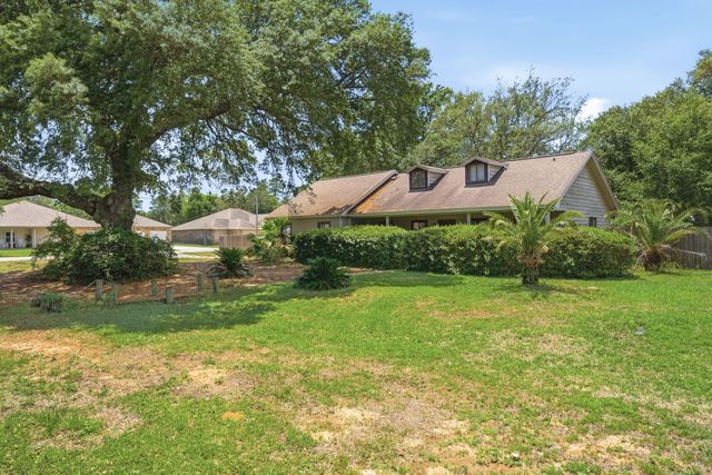 2725 Sherwood Drive, Navarre, FL 32566