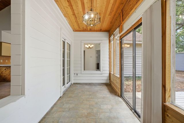 2725 Sherwood Drive, Navarre, FL 32566