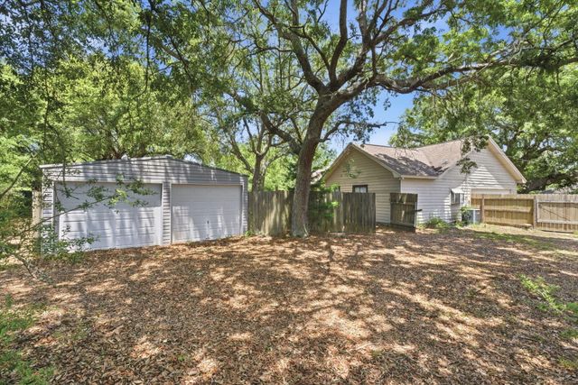 2725 Sherwood Drive, Navarre, FL 32566