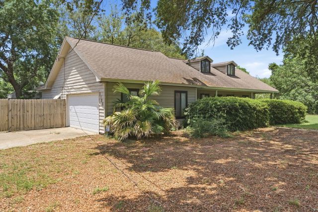 2725 Sherwood Drive, Navarre, FL 32566