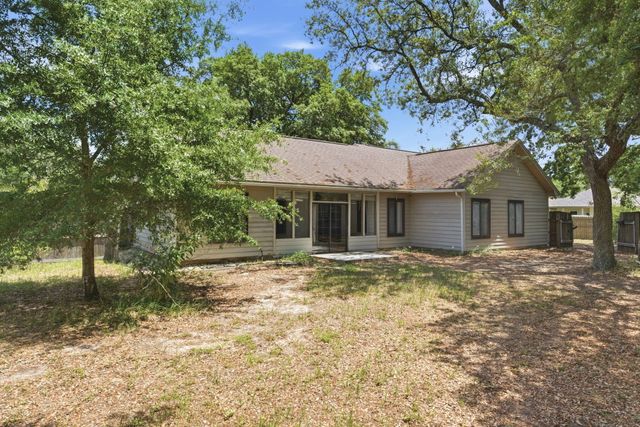 2725 Sherwood Drive, Navarre, FL 32566