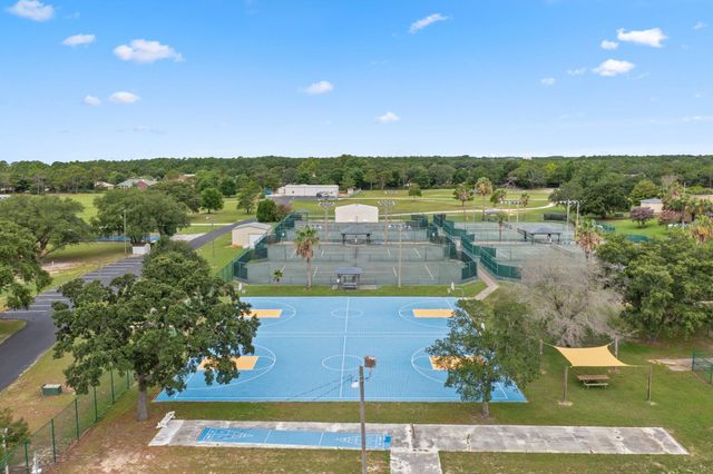 2725 Sherwood Drive, Navarre, FL 32566