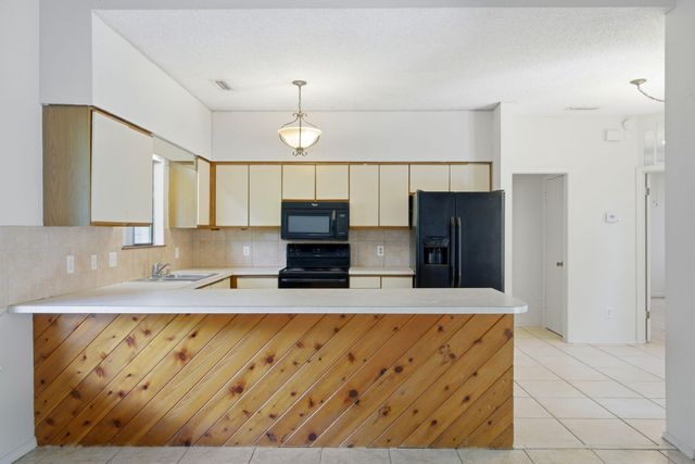 2725 Sherwood Drive, Navarre, FL 32566