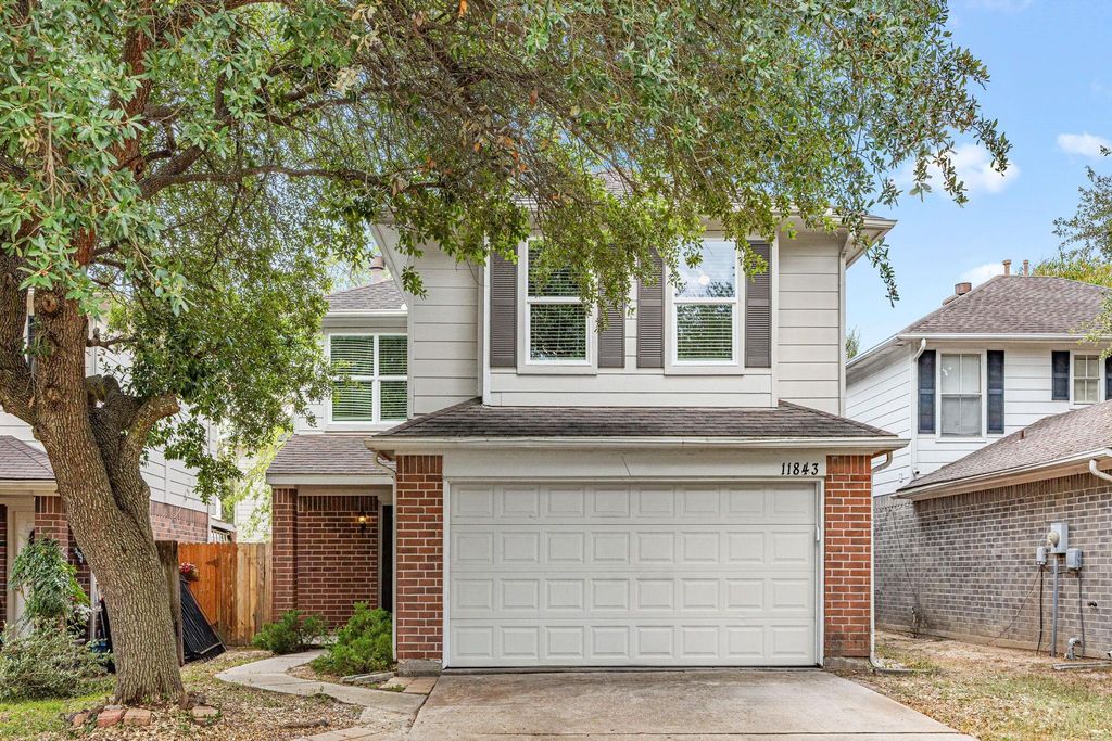 11843 Sunny Stream Drive, Tomball, TX 77375