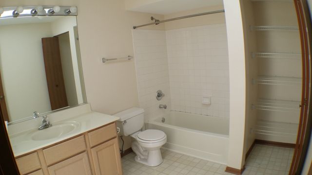 1934 Heron Avenue D, Schaumburg, IL 60193