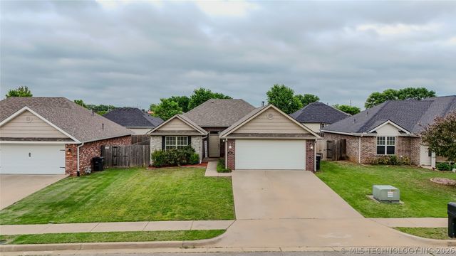 446 NE Katherine Avenue, Bartlesville, OK 74006
