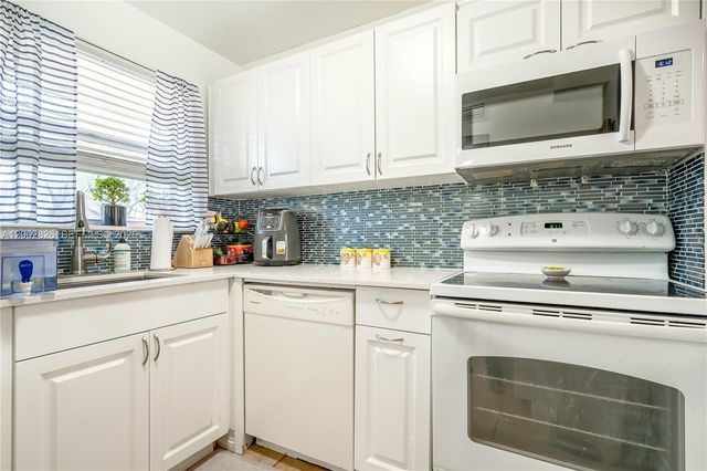 2811 N Pine Island Rd 108, Sunrise, FL 33322