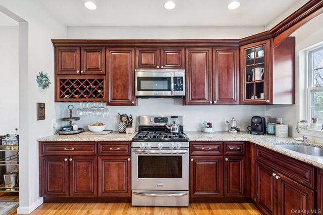 4 Clinton Avenue, Bellport, NY 11713