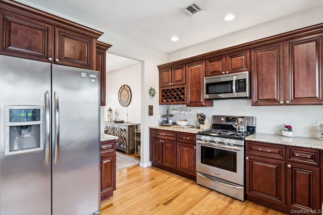 4 Clinton Avenue, Bellport, NY 11713