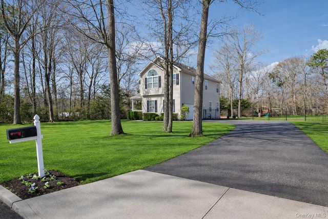 4 Clinton Avenue, Bellport, NY 11713