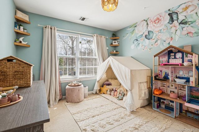 4 Clinton Avenue, Bellport, NY 11713