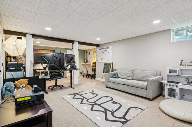 4 Clinton Avenue, Bellport, NY 11713