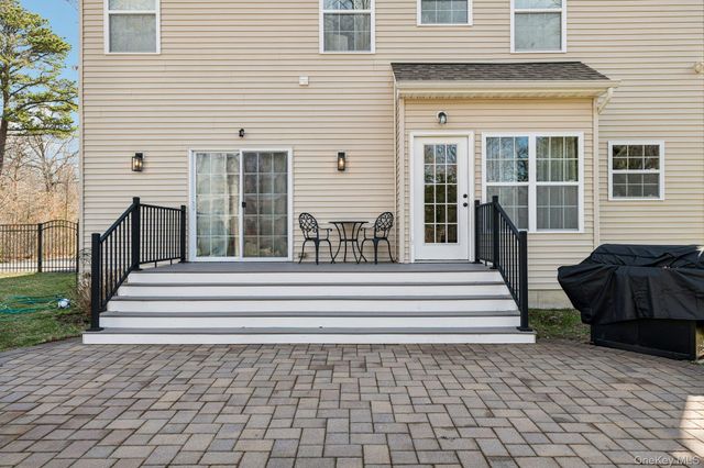 4 Clinton Avenue, Bellport, NY 11713