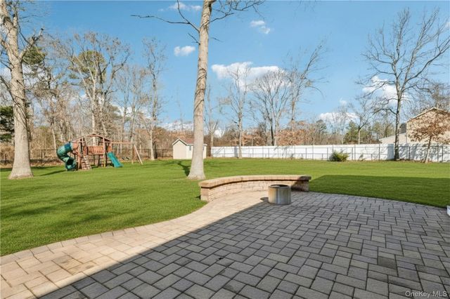 4 Clinton Avenue, Bellport, NY 11713