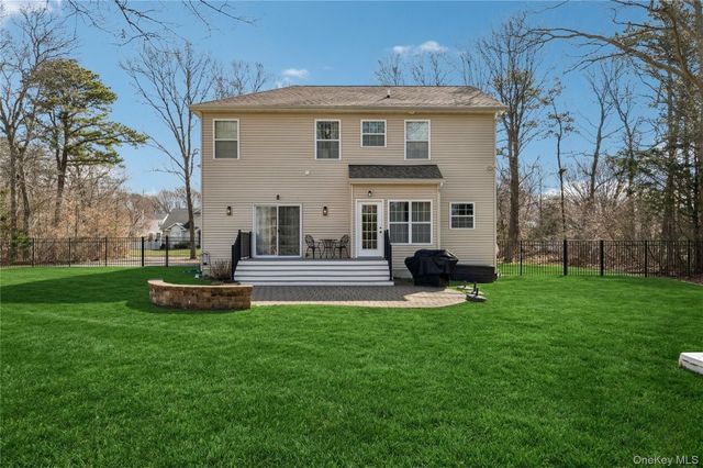 4 Clinton Avenue, Bellport, NY 11713
