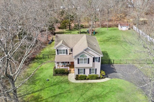 4 Clinton Avenue, Bellport, NY 11713