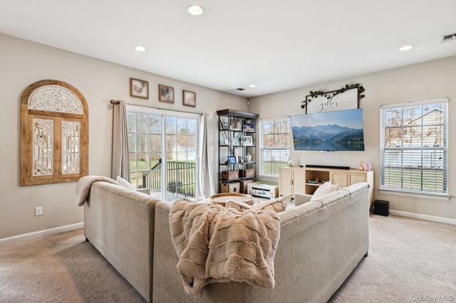 4 Clinton Avenue, Bellport, NY 11713