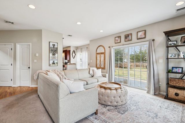 4 Clinton Avenue, Bellport, NY 11713