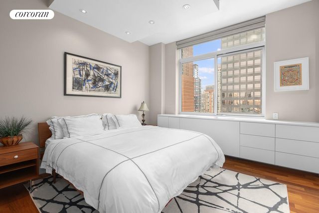 212 E 57th St Apt 21A, New York City, NY 10022