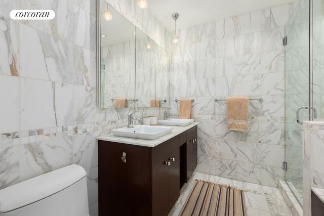 212 E 57th St Apt 21A, New York City, NY 10022