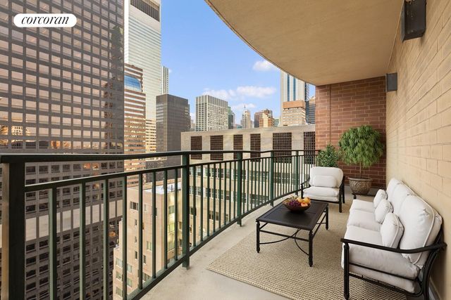 212 E 57th St Apt 21A, New York City, NY 10022