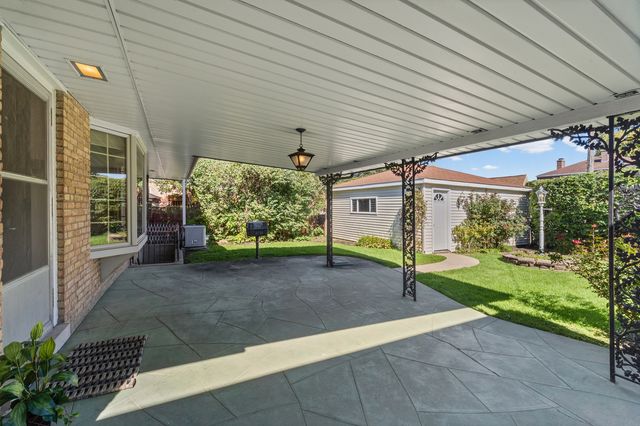1715 N 76th Avenue, Elmwood Park, IL 60707