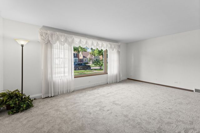 1715 N 76th Avenue, Elmwood Park, IL 60707