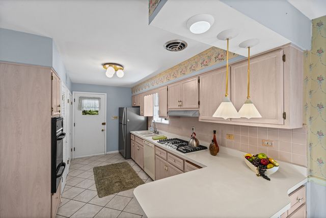 1715 N 76th Avenue, Elmwood Park, IL 60707