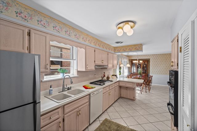 1715 N 76th Avenue, Elmwood Park, IL 60707