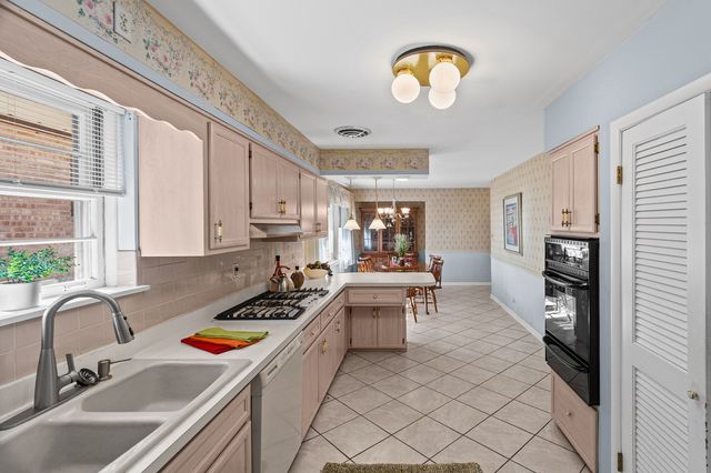 1715 N 76th Avenue, Elmwood Park, IL 60707
