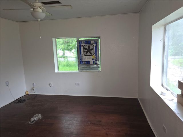 1424 Park Drive, Channelview, TX 77530