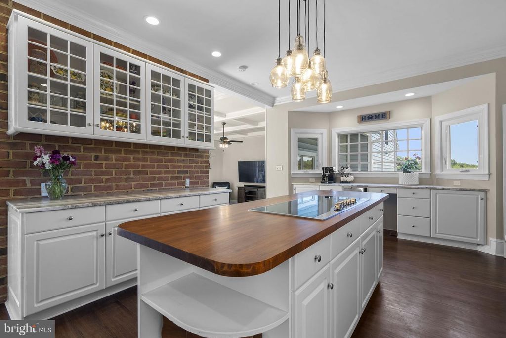 Image 10 of property listing at 101 JORDAN TAYLOR LN, Harwood, MD 20776