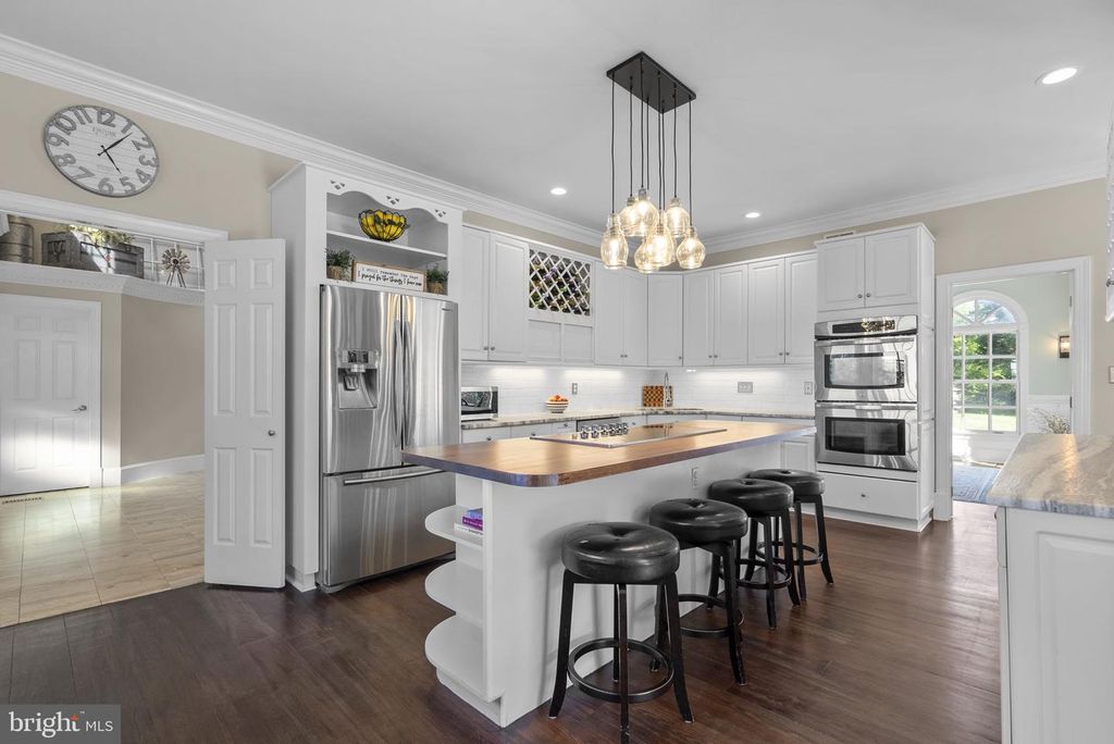 Image 8 of property listing at 101 JORDAN TAYLOR LN, Harwood, MD 20776