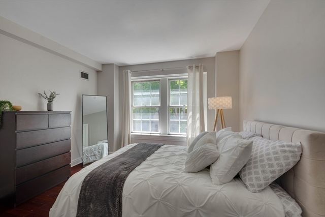 534 Beacon St 203, Boston, MA 02215
