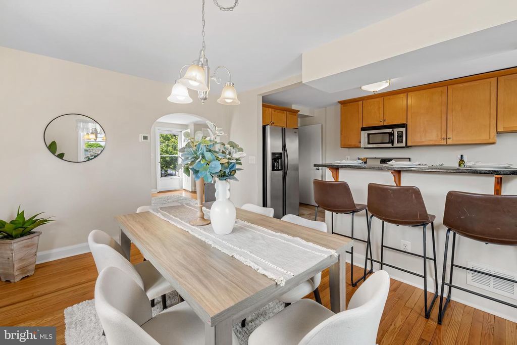 Image 11 of property listing at 8437 PLEASANT PLAINS RD, Baltimore, MD 21286