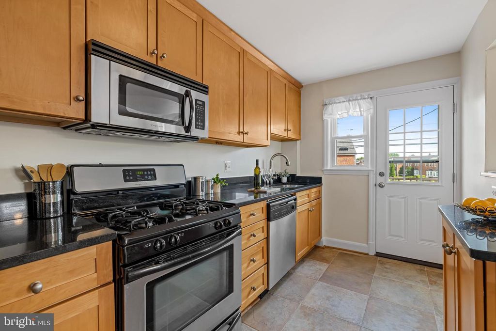 Image 13 of property listing at 8437 PLEASANT PLAINS RD, Baltimore, MD 21286