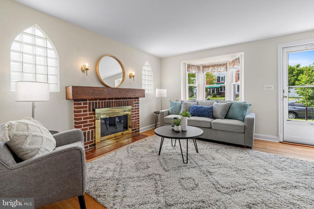 Image 5 of property listing at 8437 PLEASANT PLAINS RD, Baltimore, MD 21286