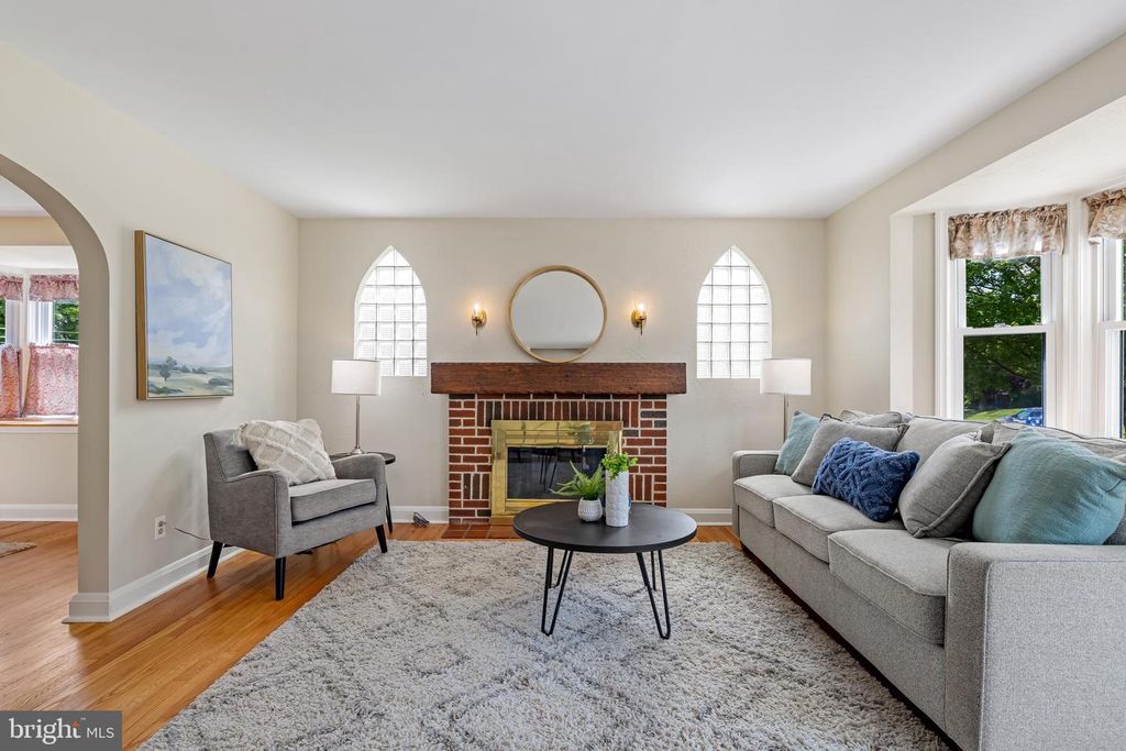 Image 6 of property listing at 8437 PLEASANT PLAINS RD, Baltimore, MD 21286