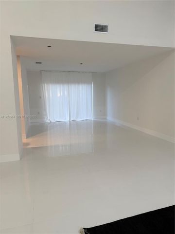 16358 SW 82nd Ter, Miami, FL 33193