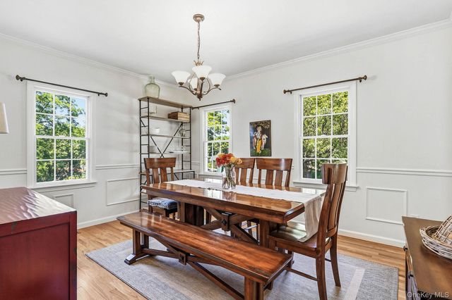 70 Orchard Place, Thornwood, NY 10594