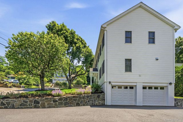 70 Orchard Place, Thornwood, NY 10594