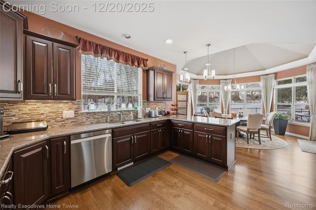 63072 S Plantation Court, Washington Township, MI 48095