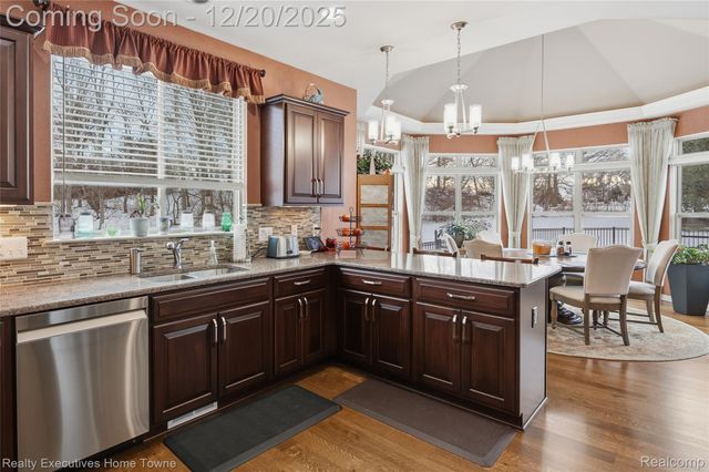 63072 S Plantation Court, Washington Township, MI 48095