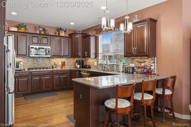 63072 S Plantation Court, Washington Township, MI 48095