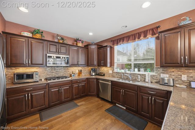 63072 S Plantation Court, Washington Township, MI 48095