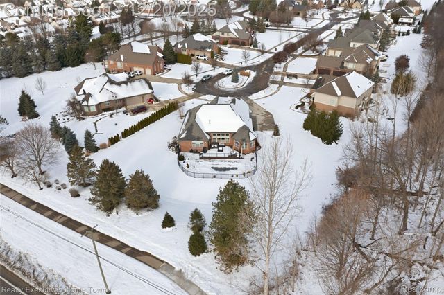 63072 S Plantation Court, Washington Township, MI 48095