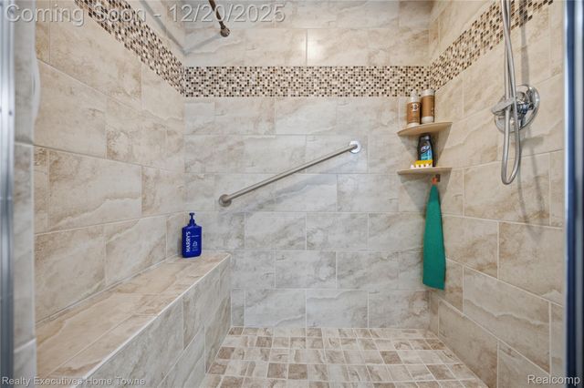 63072 S Plantation Court, Washington Township, MI 48095