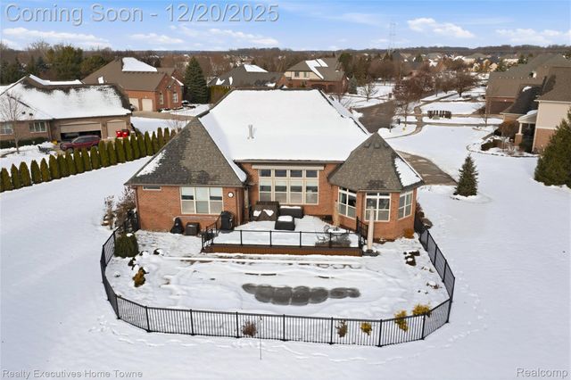 63072 S Plantation Court, Washington Township, MI 48095