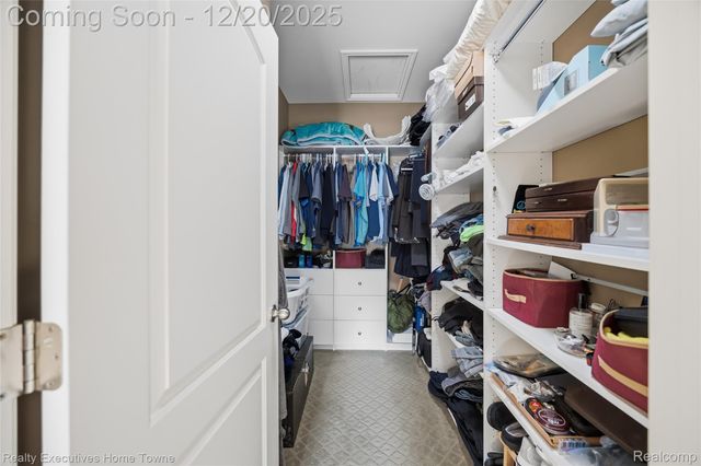 63072 S Plantation Court, Washington Township, MI 48095